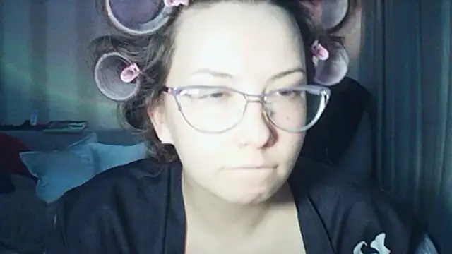 Snapshot of MoodieMira chatting on March 27, 2026, 6:53 pm MoodieMira online show from March 27, 2026, 6:53 pm