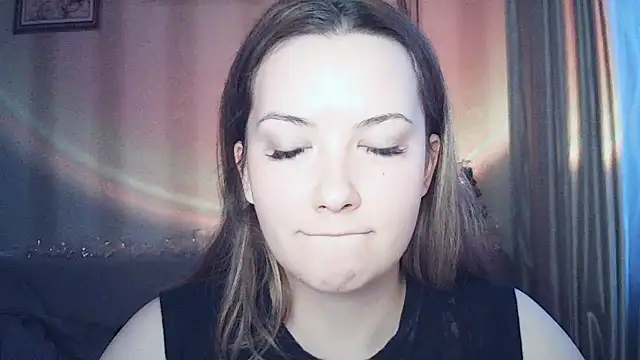 Snapshot of MoodieMira chatting on February 5, 2026, 2:24 pm MoodieMira online show from February 5, 2026, 2:24 pm