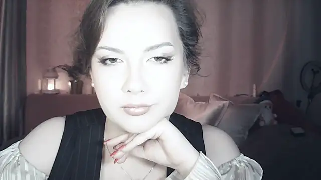 Snapshot of MoodieMira chatting on May 17, 2026, 7:03 pm MoodieMira online show from May 17, 2026, 7:03 pm