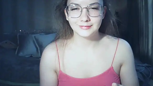 Snapshot of MoodieMira chatting on February 6, 2026, 1:07 pm MoodieMira online show from February 6, 2026, 1:07 pm