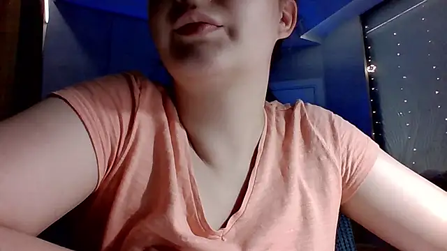 Snapshot of MoodieMira chatting on November 6, 2025, 7:18 pm MoodieMira online show from November 6, 2025, 7:18 pm