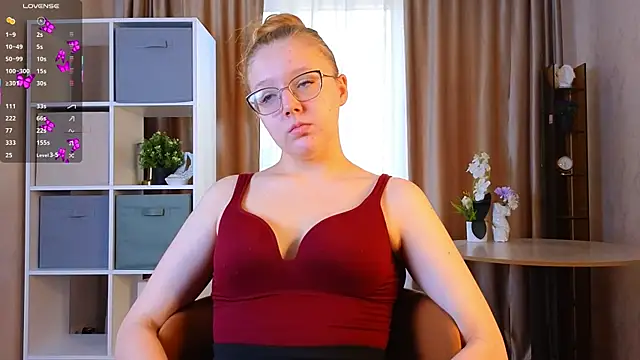 Snapshot of AlinaAldrete chatting on November 4, 2025, 4:27 am AlinaAldrete online show from November 4, 2025, 4:27 am