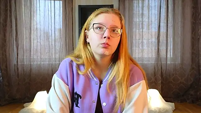 Snapshot of AlinaAldrete chatting on November 8, 2025, 8:07 am AlinaAldrete online show from November 8, 2025, 8:07 am