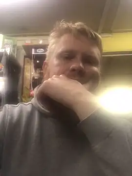 Snapshot of bodywork30 chatting on October 31, 2025, 3:41 pm bodywork30 online show from October 31, 2025, 3:41 pm