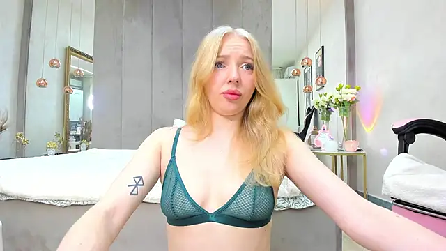 Snapshot of SundyRose chatting on December 16, 2025, 9:19 pm SundyRose online show from December 16, 2025, 9:19 pm