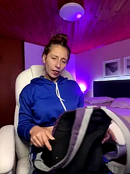 Snapshot of Im_scarlett18 chatting on October 28, 2025, 7:02 pm Im scarlett18 online show from October 28, 2025, 7:02 pm