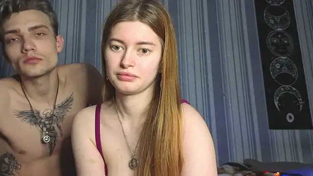 Snapshot of EmiliaCouple chatting on April 20, 2026, 5:47 pm EmiliaCouple online show from April 20, 2026, 5:47 pm