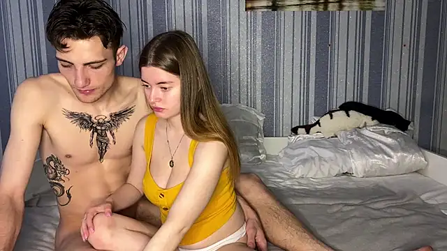 EmiliaCouple online show from December 3, 2025, 12:15 pm