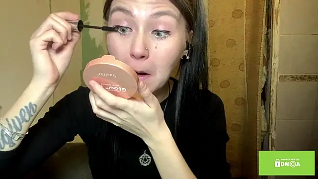 ArianeBhayani online show from November 16, 2025, 9:19 pm