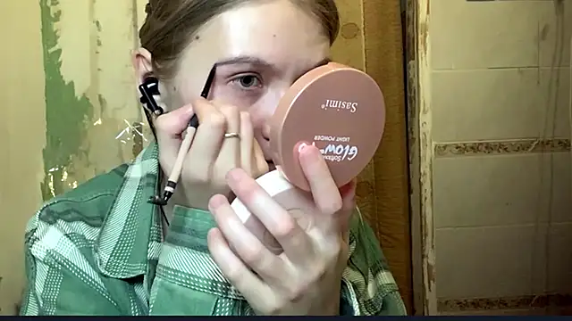 ArianeBhayani online show from October 24, 2025, 9:14 pm