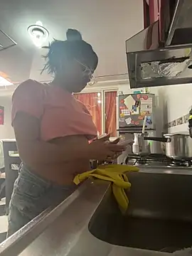 Snapshot of angie_rousse_ chatting on December 16, 2025, 1:15 pm angie rousse online show from December 16, 2025, 1:15 pm