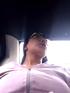 Snapshot of angie_rousse_ chatting on November 6, 2025, 1:15 pm angie rousse online show from November 6, 2025, 1:15 pm