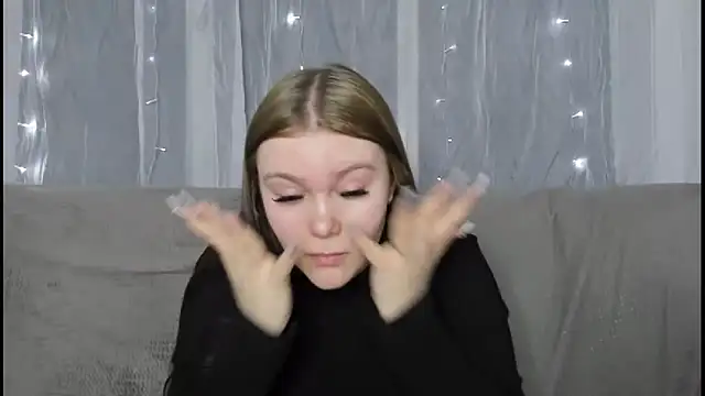 Musegirl online show from December 17, 2025, 2:05 am