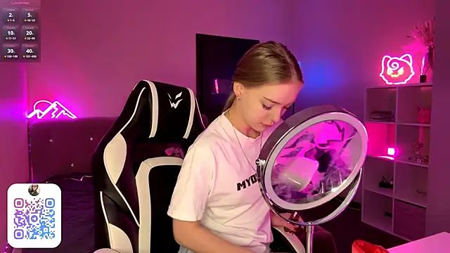 EvaPeace online show from March 2, 2026, 8:27 pm