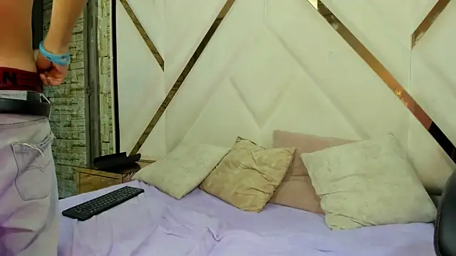 SaxxyBunnyAndJayzy online show from April 24, 2026, 5:09 am