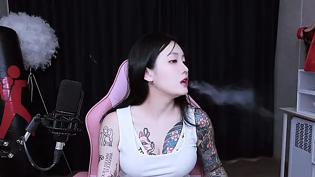 Snapshot of MISA_02 chatting on November 10, 2025, 12:43 pm MISA 02 online show from November 10, 2025, 12:43 pm