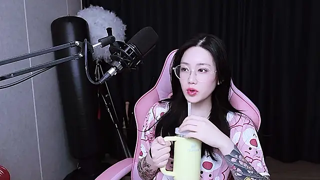 Snapshot of MISA_02 chatting on November 23, 2025, 12:15 pm MISA 02 online show from November 23, 2025, 12:15 pm