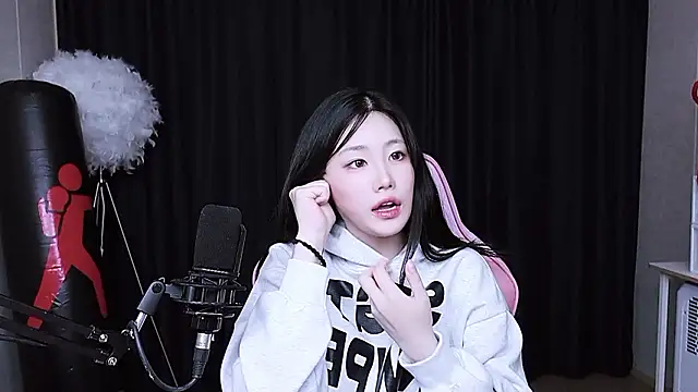 Snapshot of MISA_02 chatting on November 5, 2025, 12:41 pm MISA 02 online show from November 5, 2025, 12:41 pm