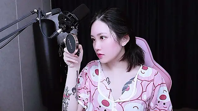 Snapshot of MISA_02 chatting on November 22, 2025, 4:06 pm MISA 02 online show from November 22, 2025, 4:06 pm