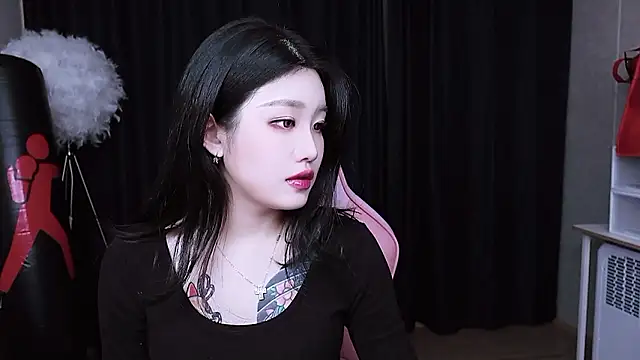 Snapshot of MISA_02 chatting on November 8, 2025, 5:05 pm MISA 02 online show from November 8, 2025, 5:05 pm