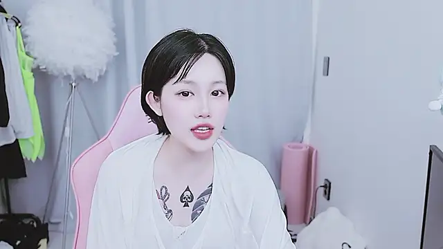 Snapshot of MISA_02 chatting on April 29, 2026, 4:49 am MISA 02 online show from April 29, 2026, 4:49 am