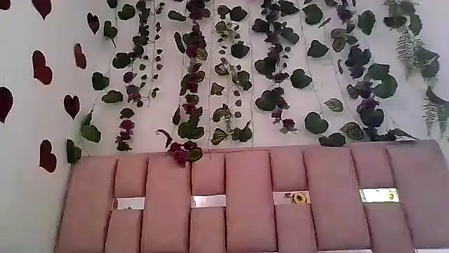 Snapshot of abby_moss_2 chatting on April 7, 2026, 12:40 pm abby moss 2 online show from April 7, 2026, 12:40 pm