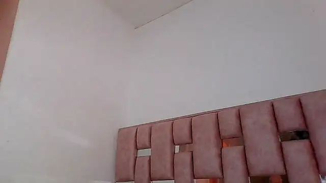 abby moss 2 online show from January 18, 2026, 5:05 pm