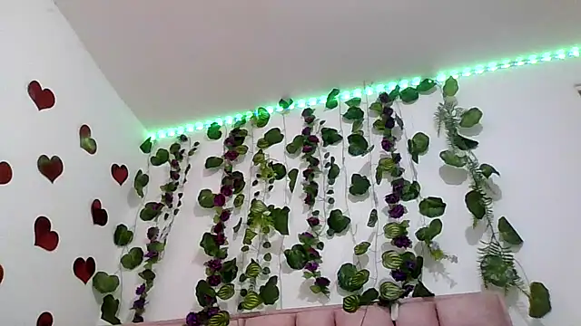 Snapshot of abby_moss_2 chatting on April 16, 2026, 12:28 pm abby moss 2 online show from April 16, 2026, 12:28 pm