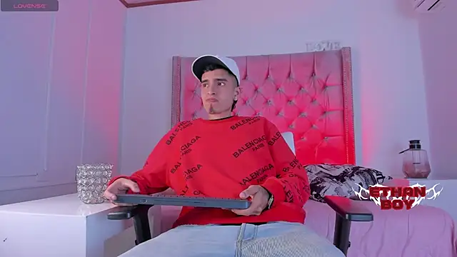 Snapshot of Ethan_Boy_ chatting on December 2, 2025, 10:00 pm Ethan Boy online show from December 2, 2025, 10:00 pm