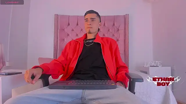 Snapshot of Ethan_Boy_ chatting on October 27, 2025, 8:43 pm Ethan Boy online show from October 27, 2025, 8:43 pm