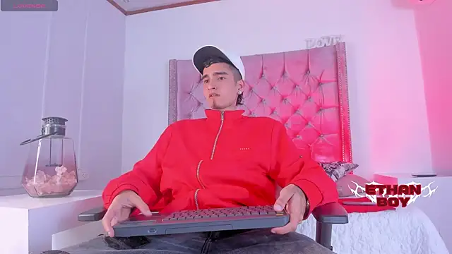 Snapshot of Ethan_Boy_ chatting on November 25, 2025, 8:53 pm Ethan Boy online show from November 25, 2025, 8:53 pm