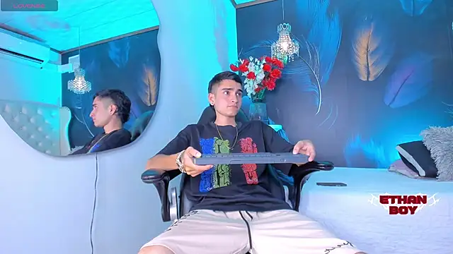 Snapshot of Ethan_Boy_ chatting on December 16, 2025, 8:35 pm Ethan Boy online show from December 16, 2025, 8:35 pm