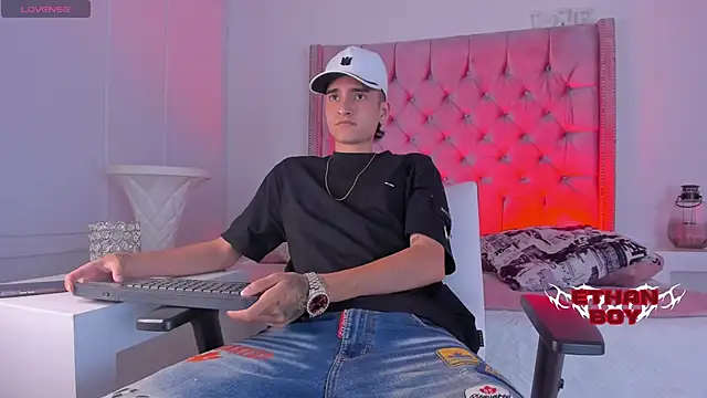 Snapshot of Ethan_Boy_ chatting on December 4, 2025, 8:41 pm Ethan Boy online show from December 4, 2025, 8:41 pm