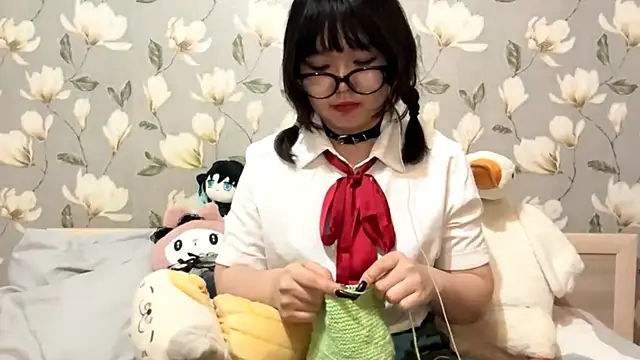 Snapshot of YunaMuse chatting on October 15, 2025, 7:44 pm YunaMuse online show from October 15, 2025, 7:44 pm