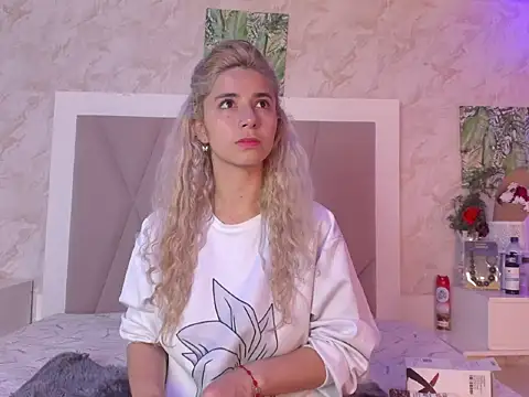 Sophie teller online show from December 15, 2025, 3:23 am