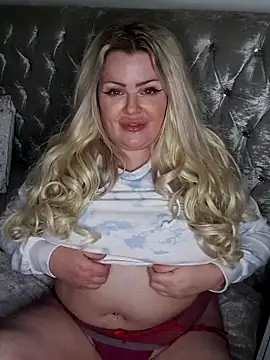 Snapshot of Sultress6969 chatting on December 17, 2025, 8:25 pm Sultress6969 online show from December 17, 2025, 8:25 pm