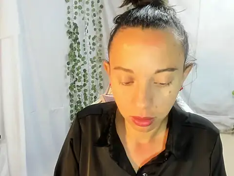 Perla Jonhson Rs online show from October 10, 2025, 1:12 pm