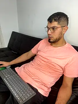 mirallesandbig online show from December 4, 2025, 10:31 pm