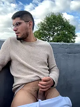 mirallesandbig online show from November 2, 2025, 9:20 pm