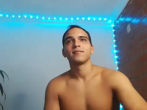 Maax3023 online show from October 20, 2025, 1:11 pm