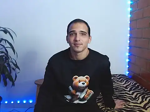 Maax3023 online show from November 1, 2025, 4:56 pm