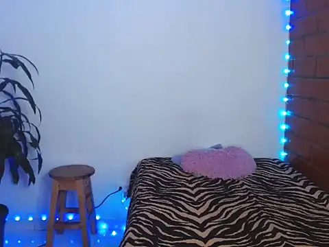 Maax3023 online show from October 26, 2025, 2:06 pm