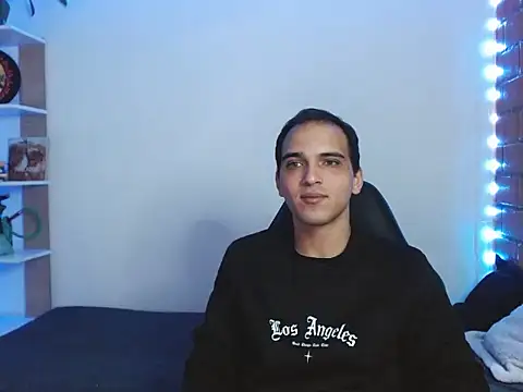 Maax3023 online show from November 8, 2025, 4:54 pm