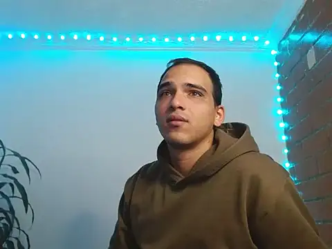 Maax3023 online show from October 21, 2025, 1:21 pm