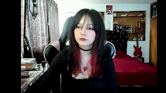 Maki Zein  online show from April 7, 2026, 8:43 pm