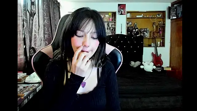 Maki Zein  online show from February 20, 2026, 10:01 pm