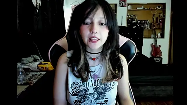 Maki Zein  online show from March 5, 2026, 10:59 pm