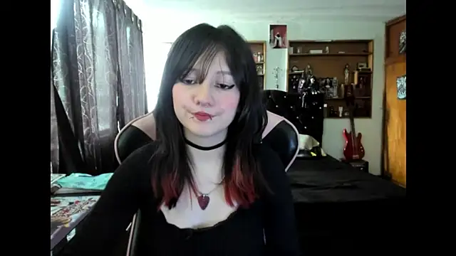 Maki Zein  online show from November 28, 2025, 8:42 pm