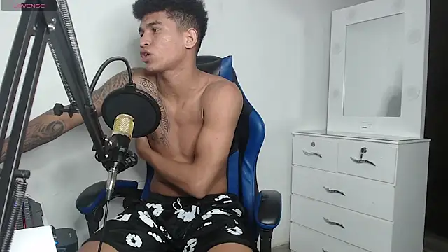 Snapshot of Angel_LatinGuy chatting on October 18, 2025, 8:55 pm Angel LatinGuy online show from October 18, 2025, 8:55 pm