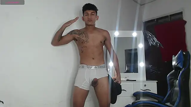 Snapshot of Angel_LatinGuy chatting on October 13, 2025, 7:37 pm Angel LatinGuy online show from October 13, 2025, 7:37 pm